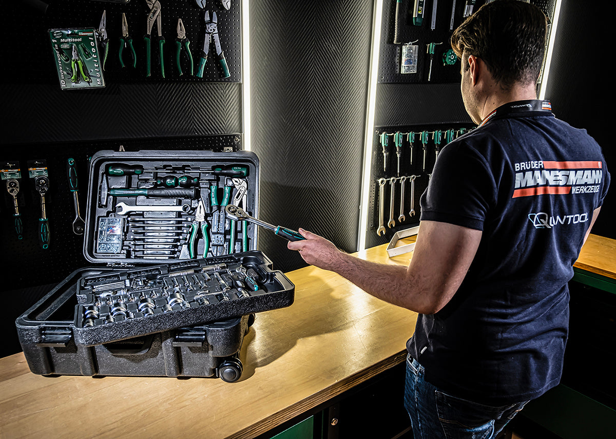 Mobile tool case, 122 pieces.