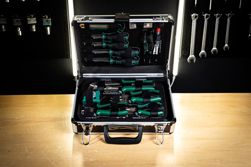 Aluminum tool case, equipped, 90 pieces.