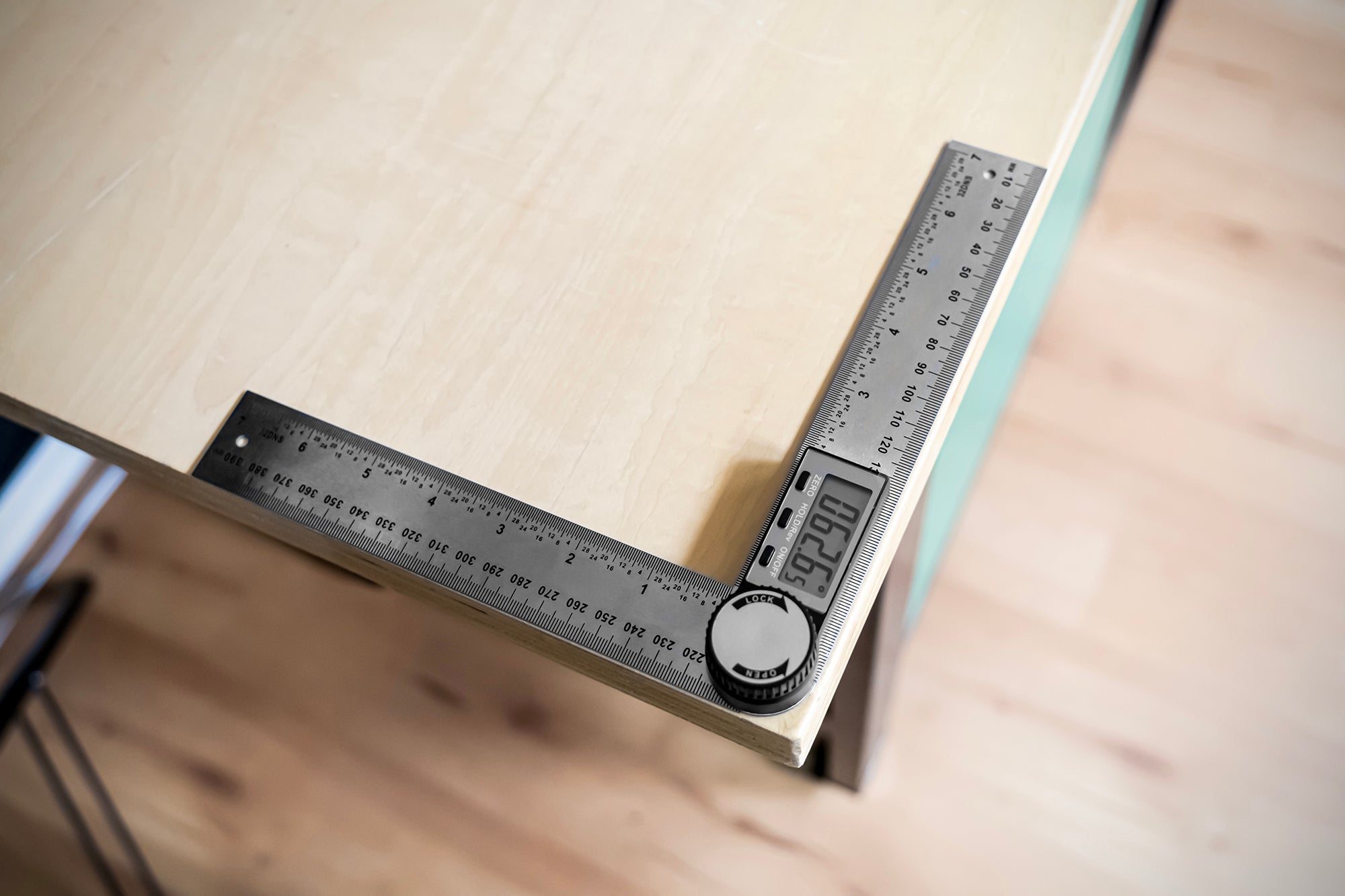 Digital protractor
