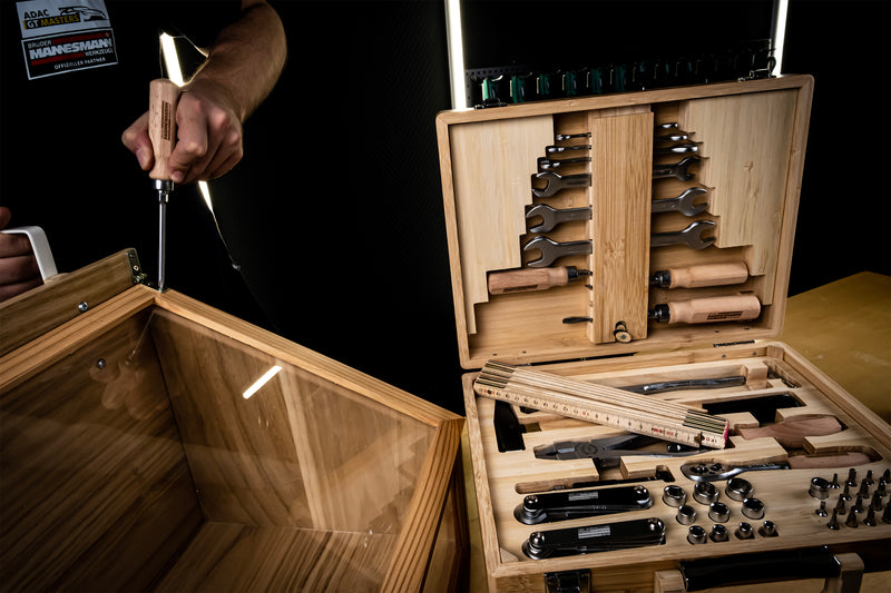 Bamboo tool case, equipped, 75 pieces.