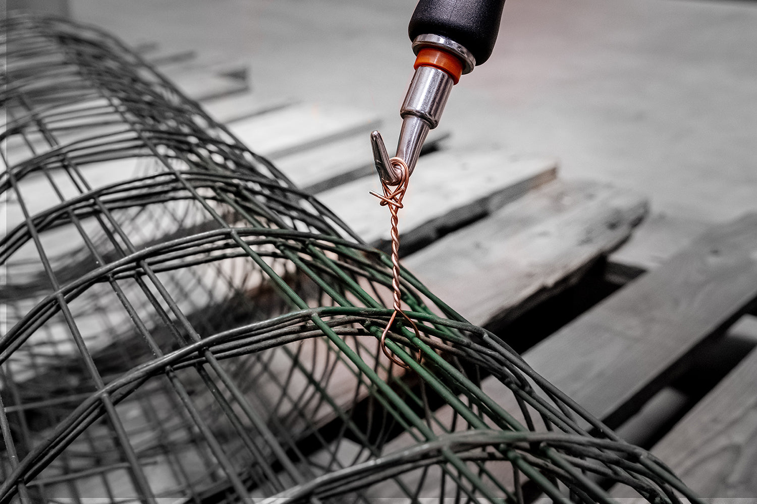 Drill attachment with binding wire assortment