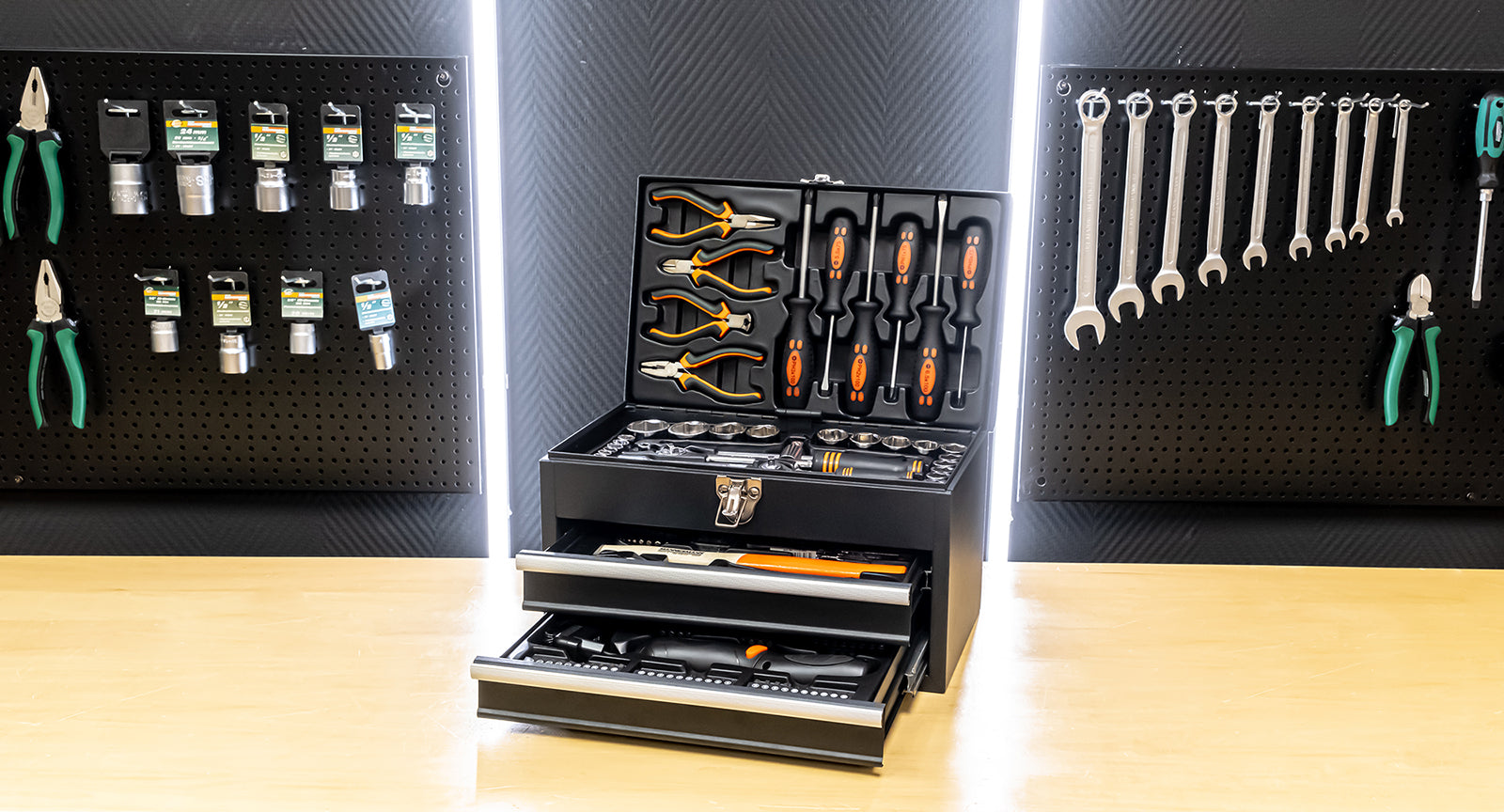 Bestückte Werkzeugbox 157-teilig